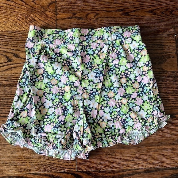 Girls Size 5 Shorts and Top Set with Floral Details - Picture 2 of 7